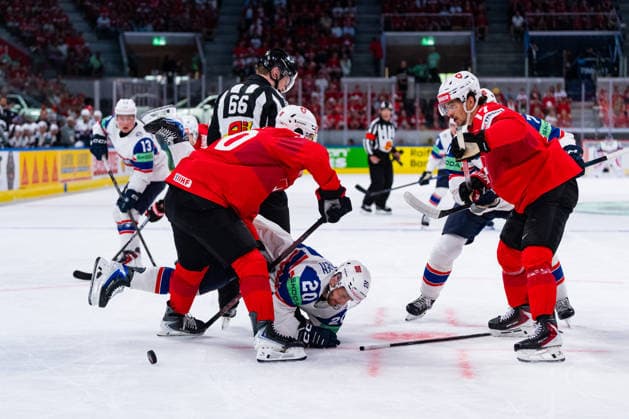 ZURICH, SWITZERLAND - MAY 30: Milio Pettersen (Norway, 20) falling during the battle for the puck with Roman Josi (Switzerland, 90) during the Half Finals - Match 61 between Switzerland and Norway at the IIHF Ice hockey, Eishockey World Championship, WM, Weltmeisterschaft 2026, Swiss Life Arena on May 30, 2026 in Zurich, Switzerland. Zurich Switzerland Copyright: xTimoxSteinx