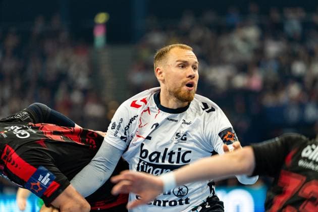 Simon Pytlick 2 SG Flensburg Handewitt fights his way through the MT Melsungen defense The back court player shows concentrated body language during the match MT Melsungen vs SG Flensburg Handewitt - EHF Finals Hamburg 2026 Copyright: xPhilippHeistx