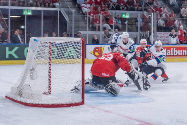 30 05 2026, Zurich, Swiss Life Arena, Ice Hockey World Championships Semifinal Switzerland Norway, 26 Patrick Elvsveen Norway , 22 Martin Ronnild Norway , 63 goalkeeper Leonardo Genoni Switzerland , 72 Dominik Egli Switzerland Zurich Swiss Life Arena Zurich Switzerland Copyright: xJustPictures.ch StefanxEmchx jp-de-StEm-DSC0400120260530