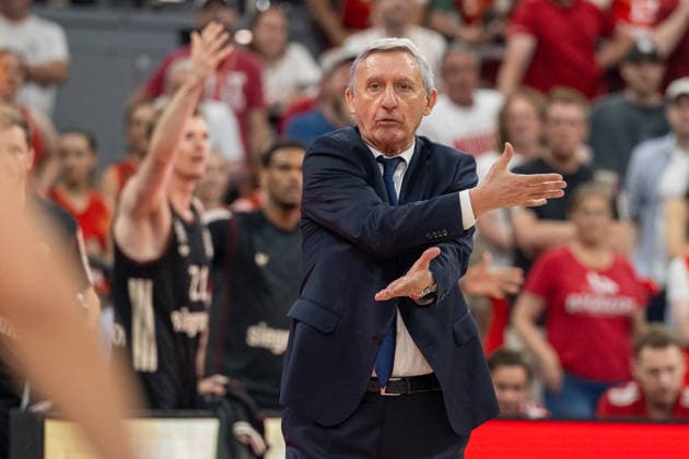 Head coach Svetislav Persic FC Bayern Basketball ueberkreutzte Arme, glaubt die Entscheidung der Schiedsrichter nicht, FC Bayern Basketball vs Telekom Baskets Bonn, BBL, Semifinal 1, 30 05 2026 Muenchen Bayern Germany Copyright: xkolbert-press UlrichxGamelx
