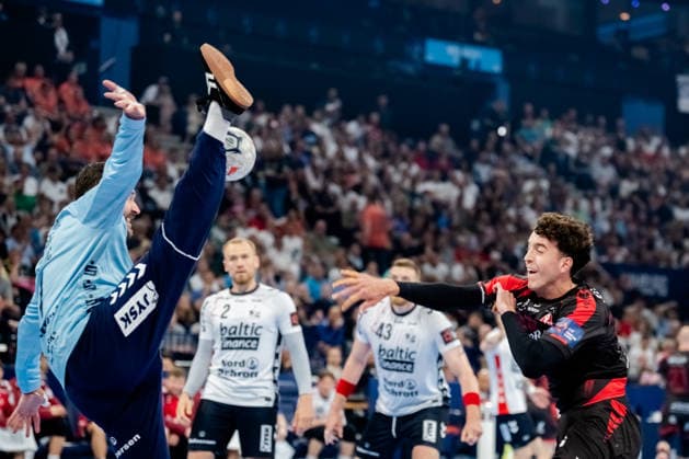 Hamburg 30 05 2026, Handball, Men, EHF European League Men 2025 26, Semi-final, MT Melsungen SG Flensburg Handewitt Marti Soler MT Melsungen, 23 fails to score against Benjamin Buric SG Flensburg Handewitt, 1