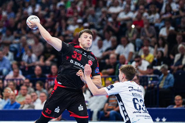 Throw Goal Aaron Mensing MT Melsungen, 33 GER, MT Melsungen vs SG Flensburg Handewitt, Handball, EHF European League, Semi-final, Season 2025 2026, 30 05 2026 GER, MT Melsungen vs SG Flensburg Handewitt, Handball, EHF European League, Semi-final, Season 2025 2026, 30 05 2026 Hamburg Copyright: xEibner-Pressefoto MarcelxvonxFehrnx EP_MFN