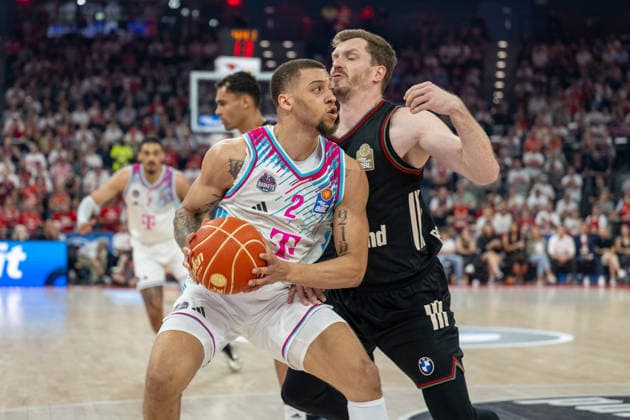 Alijah Comithier 2 Telekom Baskets Bonn in duel with Andreas Obst 13 FC Bayern Basketball , FC Bayern Basketball vs Telekom Baskets Bonn, BBL, Semifinal 1, 30 05 2026 Muenchen Bayern Germany Copyright: xkolbert-press UlrichxGamelx