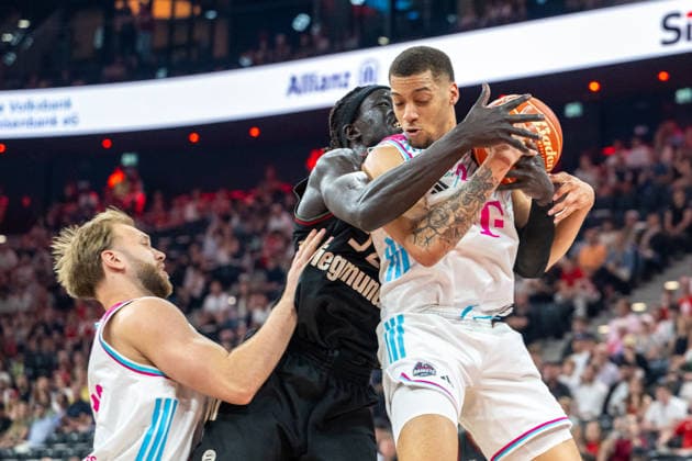 Wenyen Gabriel 32 FC Bayern Basketball in duel with Alijah Comithier 2 Telekom Baskets Bonn , FC Bayern Basketball vs Telekom Baskets Bonn, BBL, Semifinal 1, 30 05 2026 Munich Bavaria Germany Copyright: xkolbert-press UlrichxGamelx