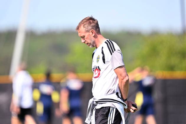 STOCKHOLM, SWEDEN 20260530 Swedens national coach Graham Potter as the mens national team trains at Bosön for the upcoming World Cup and training matches against Norway and Greece STOCKHOLM SWEDEN x10050x  Copyright: xPontusxLundahl TTx FOTBOLLSLANDSLAGET TRÄNING BOSÖN