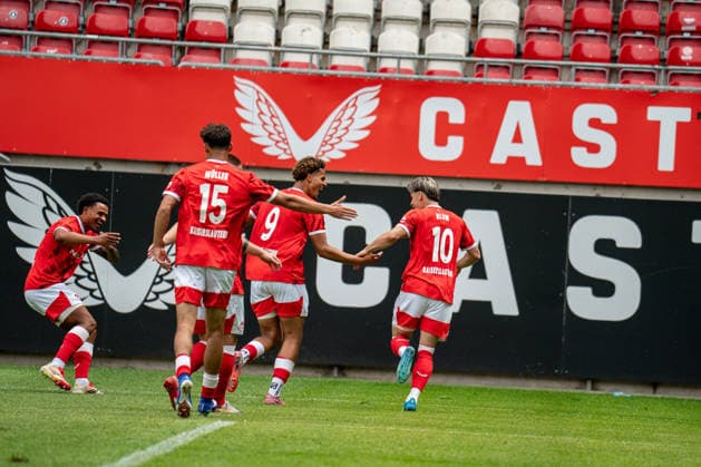 30 05 2026, xdaymx, Soccer Oberliga Rheinland Pfalz Saar, 1 FC Kaiserslautern FV Eppelborn Goal celebration to the interim 3 0 for the FCK from the scorer Blum together with the team DFL DFB REGULATIONS PROHIBIT ANY USE OF PHOTOGRAPHS as IMAGE SEQUENCES and or QUASI VIDEO Kaiserslautern