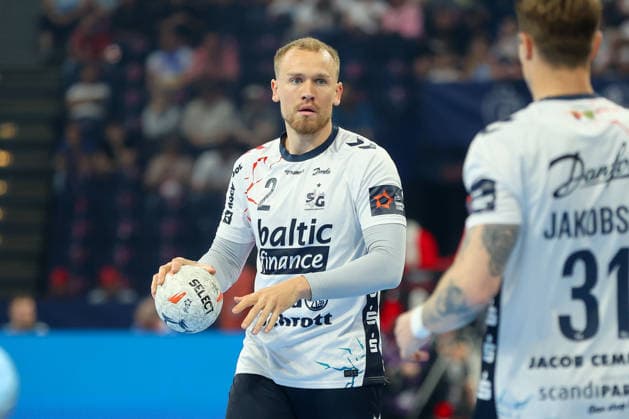 30 05 2026, xgox, Handball EHF European League semi-final MT Melsungen SG Flensburg Handewitt v l Simon Pytlick Flensburg, 2 am Ball, plays the ball Hamburg