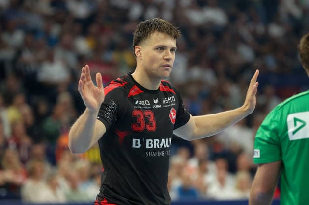 30 05 2026, xgox, Handball EHF European League semi-final MT Melsungen SG Flensburg Handewitt v l Aaron Mensing Melsungen, 33 Complains, complains, scolds Hamburg