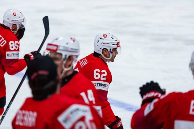 ZURICH, SWITZERLAND - MAY 30: Denis Malgin (Switzerland, 62) during his 2:0 goal celebration during the Half Finals - Match 61 between Switzerland and Norway at the IIHF Ice hockey, Eishockey World Championship, WM, Weltmeisterschaft 2026, Swiss Life Arena on May 30, 2026 in Zurich, Switzerland. Zurich Switzerland Copyright: xTimoxSteinx