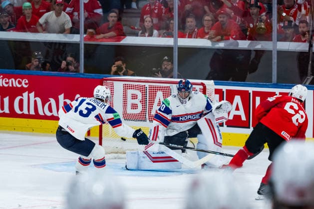 ZURICH, SWITZERLAND - MAY 30: Denis Malgin (Switzerland, 62) -shootig the 2:0 goal during the Half Finals - Match 61 between Switzerland and Norway at the IIHF Ice hockey, Eishockey World Championship, WM, Weltmeisterschaft 2026, Swiss Life Arena on May 30, 2026 in Zurich, Switzerland. Zurich Switzerland Copyright: xTimoxSteinx