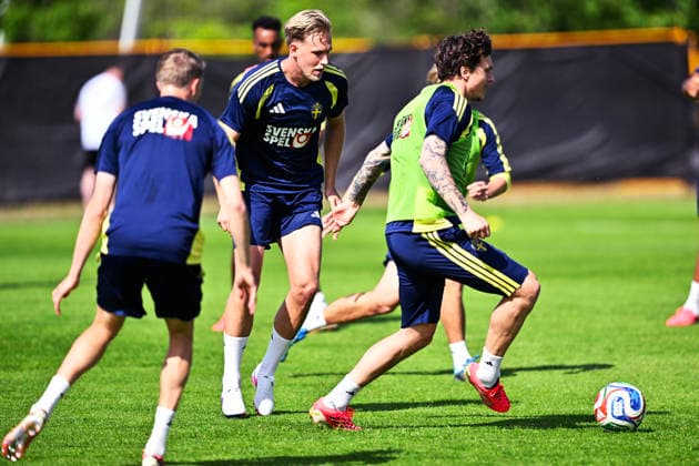 STOCKHOLM, SWEDEN 20260530 Sweden s Herman Johansson and Victor Nilsson Lindelöf during the men s national team s training session on Bosön ahead of the upcoming World Cup and friendly matches against Norway and Greece STOCKHOLM SWEDEN x10050x  Copyright: xPontusxLundahl TTx NATIONAL FOOTBALL TEAM TRAINING BOSÖN
