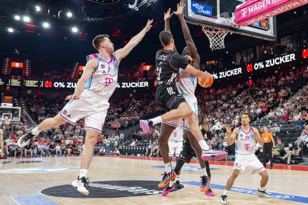 Grayson Murphy 7 Telekom Baskets Bonn tackles, Vladimir Lucic 11 FC Bayern Basketball in a duel with Kur Jongkuch 15 Telekom Baskets Bonn , FC Bayern Basketball vs Telekom Baskets Bonn, BBL, Semifinal 1, 30 05 2026 Munich Bavaria Germany Copyright: xkolbert-press UlrichxGamelx