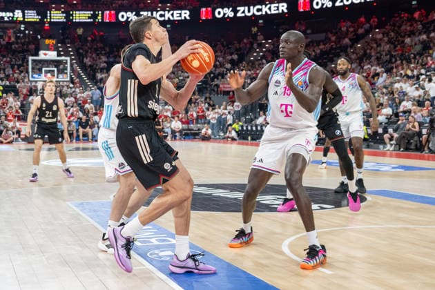 Vladimir Lucic 11 FC Bayern Basketball in a duel with Kur Jongkuch 15 Telekom Baskets Bonn , FC Bayern Basketball vs Telekom Baskets Bonn, BBL, Semifinal 1, 30 05 2026 Munich Bavaria Germany Copyright: xkolbert-press UlrichxGamelx