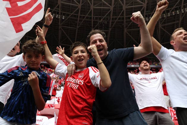 Paris Saint-Germain v Arsenal, Champions League, Final Arsenal Fans welcome their players to the field during the Champions League Final match between Paris Saint-Germain and Arsenal at Puskas Arena Park, Budapest, Hungary on 30 May 2026. Budapest Puskas Arena Park Hungary Editorial use only , Copyright: xChrisxFoxwellx PSI-24308-0004