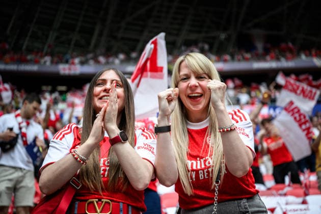 260530 Fans of Arsenal ahead of the UEFA Champions League final match between Paris Saint Germain and Arsenal on May 30, 2026 in Budapest Photo Maxim Thore BILDBYRAN kod MT MT1056 fotboll football soccer fotball uefa champions league champions league paris saint germain arsenal bbeng publik  Copyright: MAXIMxTHORE BB260530MT019