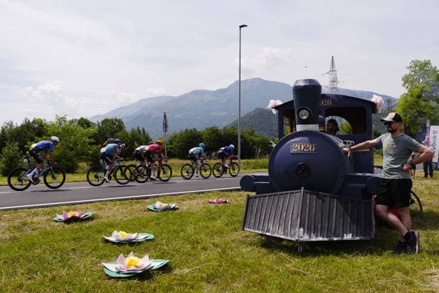 The pack rides during Stage 20 of the Giro d™Italia, from Gemona del Friuli to Piancavallo, Italy, Saturday,May 30, 2026.  Copyright: xFabioxFerrarix xLaPressex