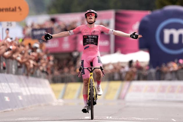 Denmark™s Jonas Vingegaard Hansen of Team Visma Lease A Bike (Pink jersey) winner of the stage on the finish line during Stage 20 of the Giro d™Italia, from Gemona del Friuli to Piancavallo, Italy, Saturday,May 30, 2026.  Copyright: xMassimoxPaolonex xLaPressex