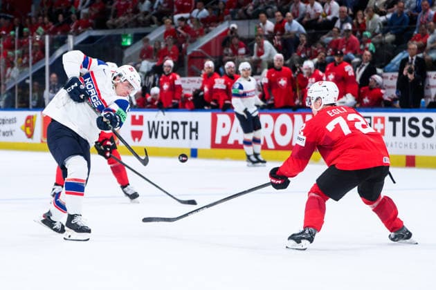 260530 Noah Steen of Norway and Dominik Egli of Switzerland during the 2026 IIHF Ice Hockey World Championship semifinal match between Switzerland and Norway on May 30, 2026 in Zürich Photo Jesper Zerman BILDBYRAN kod JZ JZ0737 ishockey ice hockey ishockey vm 2026 vm 2026 iihf world championship semifinal semifinals switzerland schweiz norge norway bbeng  Copyright: JESPERxZERMAN BB260530JZ050
