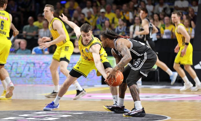 Jonas Mattisseck, Cobe Williams duel Match Scene Action Sport Basketball BBL Bundesliga Mens Play Off Semi Final 1 Match Season 2025 2026 30 05 2026 ALBA Berlin vs BMA365 Bamberg Baskets