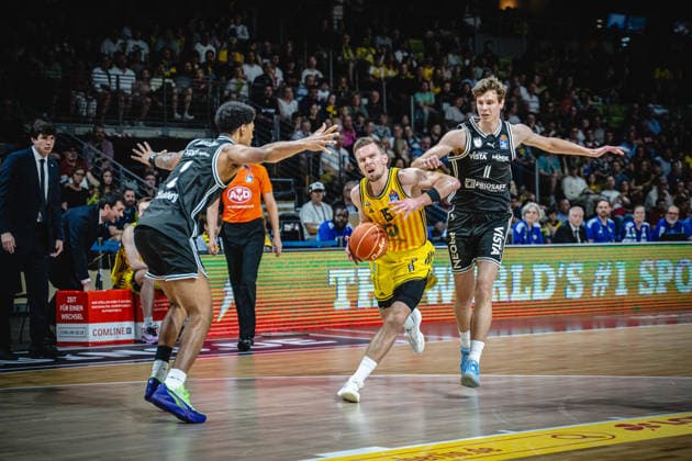 Basketball Berlin 30 05 2026 Season 2025 2026 EasyCredit BBL 1 Bundesliga Men, Men Playoffs Semifinal Game 1 Alba Berlin BMA365 Bamberg Baskets Martin Hermannsson Alba Berlin, No 15 Richard Balint Bamberg, No 11