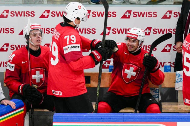 ZURICH, SWITZERLAND MAY 30 Denis Malgin of Switzerland R celebrated by Calvin Thurkauf of Switzerland C for his goal during the 2026 IIHF Ice Hockey World Championship Switzerland game between Switzerland and Norway at Swiss Life Arena on May 30, 2026 in Zurich, Zurich Zurich Swiss Life Arena Zurich Switzerland Copyright: xJustPictures.ch JarixPestelaccix jp-en-EuSpIm-JP6_JAR_Switzerland_Norway_30May2026_00085