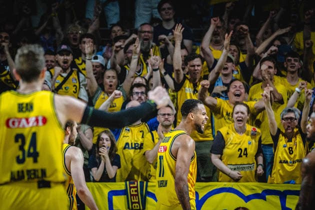 Basketball Berlin 30 05 2026 Season 2025 2026 EasyCredit BBL 1 Bundesliga Men, Men Playoffs Semifinal Game 1 Alba Berlin BMA365 Bamberg Baskets Norris Agbakoko Alba Berlin, No 17 Cheering Fans