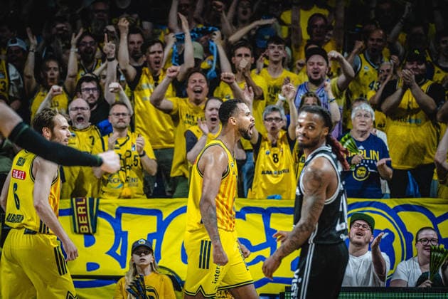 Basketball Berlin 30 05 2026 Season 2025 2026 EasyCredit BBL 1 Bundesliga Men, Men Playoffs Semifinal Game 1 Alba Berlin BMA365 Bamberg Baskets Norris Agbakoko Alba Berlin, No 17 Cheering Fans