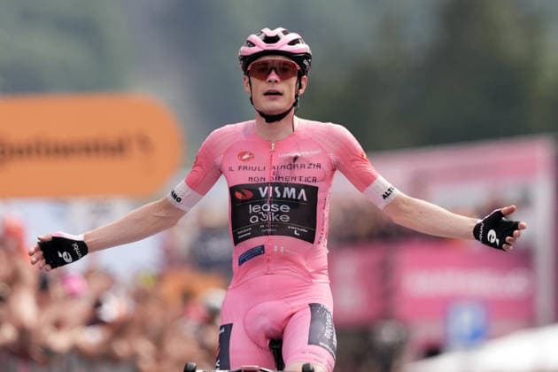 Denmark™s Jonas Vingegaard Hansen of Team Visma Lease A Bike (Pink jersey) winner of the stage on the finish line during Stage 20 of the Giro d™Italia, from Gemona del Friuli to Piancavallo, Italy, Saturday,May 30, 2026.  Copyright: xMassimoxPaolonex xLaPressex