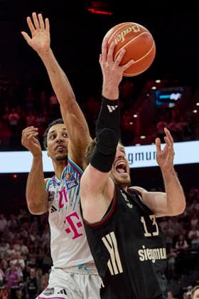 German Basketball Bundesliga BBL , FC Bayern Munich Basketball vs TELEKOM BASKETS Bonn, Munich FC Bayern Basketball, Bonn TELEKOM BASKETS, 2026 05 30 in Munich SAP Garden OBST Andreas FC Bayern Munich Basketball Shooting Guard SG Nr13 FCBB13 , AMINU Joel TELEKOM BASKETS Bonn Shooting Guard SG Nr21 BON21 sportworld Munich SAP Garden Bayern Germany