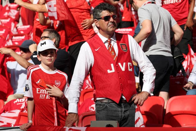 Paris Saint-Germain v Arsenal FC - UEFA Champions League Final 2026 Smartly dressed Arsenal Fan with 1969 Tie in stand before the UEFA Champions League Final 2026 match between Paris Saint-Germain and Arsenal FC at Puskas Arena on May 30, 2026 in Budapest, Hungary. WARNING! This Photograph May Only Be Used For Newspaper And Or Magazine Editorial Purposes. May Not Be Used For Publications Involving 1 player, 1 Club Or 1 Competition Without Written Authorisation From Football DataCo Ltd. For Any Queries, Please Contact Football DataCo Ltd on +44 (0) 207 864 9121 Budapest Puskas Arena Hungary Hungary Copyright: xAllstarxPicturexLibraryxLtdx