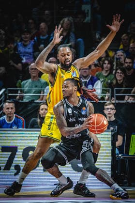Basketball Berlin 30 05 2026 Season 2025 2026 EasyCredit BBL 1 Bundesliga Men, Men Playoffs Semifinal Game 1 Alba Berlin BMA365 Bamberg Baskets Cobe Williams Bamberg, No 24 J wan Roberts Alba Berlin, No 13