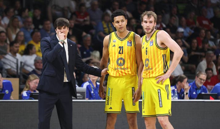 Coach Pedro Calles, Michael Rataj, Malte Delow Action Upper body Sport Basketball BBL Bundesliga Mens Play Off Semi-Final 1 Match Season 2025 2026 30 05 2026 ALBA Berlin vs BMA365 Bamberg Baskets