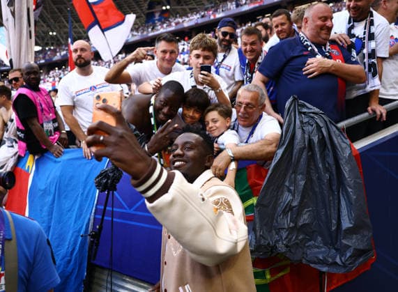 Budapest, Hungary, 30th May 2026. Former player Blaise Matuidi poses with Paris Saint Germain fans before the Paris Saint Germain vs Arsenal UEFA Champions League Final match at Puskas Arena, Budapest. Picture credit should read: David Klein Sportimage EDITORIAL USE ONLY. No use with unauthorised audio, video, data, fixture lists, club league logos or live services. Online in-match use limited to 120 images, no video emulation. No use in betting, games or single club league player publications. SPI_046_DK_PSG_Arsenal SPI-4828-0045