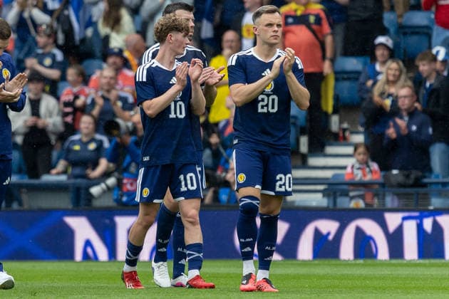 Scotland v Curacao, Friendly International Challenge Lawrence Shankland of Scotland applauds the fans as they say their farewell s ahead of heading off to the FIFA World Cup, WM, Weltmeisterschaft, Fussball during the International Challenge Match - Scotland vs Curacao, Barclays Hampden, Glasgow. 30 May 2026 Hampden Park Barclays Hampden Glasgow Scotland Editorial use only , Copyright: xColinxPoultneyx PSI-24309-0158