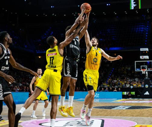Malte Delow Alba Berlin, 6 and Norris Agbakoko Alba Berlin, 17 fight for the rebound 30 05 2026, Alba Berlin vs Bamberg Baskets, Basketball, BBL, Max Schmeling Halle, Berlin DFL regulations prohibit any use of photographs as image sequences and or quasi video Copyright: HMBxMedia xFinnxWeidmann