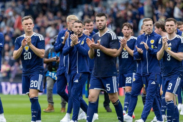 Scotland v Curacao, Friendly International Challenge Grant Hanley of Scotland national team, Nationalteam applauds the fans as they say their farewell s ahead of heading off to the FIFA World Cup, WM, Weltmeisterschaft, Fussball during the International Challenge Match - Scotland vs Curacao, Barclays Hampden, Glasgow. 30 May 2026 Hampden Park Barclays Hampden Glasgow Scotland Editorial use only , Copyright: xColinxPoultneyx PSI-24309-0168