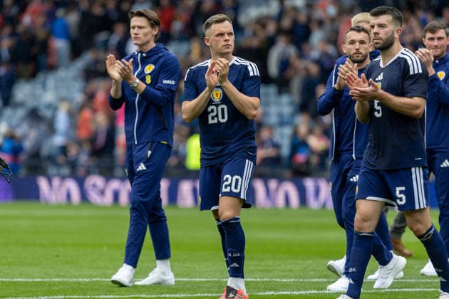 Scotland v Curacao, Friendly International Challenge Lawrence Shankland of Scotland national team, Nationalteam applauds the fans as they say their farewell s ahead of heading off to the FIFA World Cup, WM, Weltmeisterschaft, Fussball during the International Challenge Match - Scotland vs Curacao, Barclays Hampden, Glasgow. 30 May 2026 Hampden Park Barclays Hampden Glasgow Scotland Editorial use only , Copyright: xColinxPoultneyx PSI-24309-0169