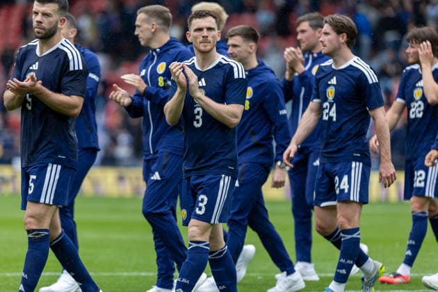 Scotland v Curacao, Friendly International Challenge Andy Robertson of Scotland national team, Nationalteam applauds the fans as they say their farewell s ahead of heading off to the FIFA World Cup, WM, Weltmeisterschaft, Fussball during the International Challenge Match - Scotland vs Curacao, Barclays Hampden, Glasgow. 30 May 2026 Hampden Park Barclays Hampden Glasgow Scotland Editorial use only , Copyright: xColinxPoultneyx PSI-24309-0170