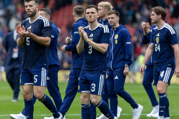 Scotland v Curacao, Friendly International Challenge Andy Robertson of Scotland national team, Nationalteam applauds the fans as they say their farewell s ahead of heading off to the FIFA World Cup, WM, Weltmeisterschaft, Fussball during the International Challenge Match - Scotland vs Curacao, Barclays Hampden, Glasgow. 30 May 2026 Hampden Park Barclays Hampden Glasgow Scotland Editorial use only , Copyright: xColinxPoultneyx PSI-24309-0171
