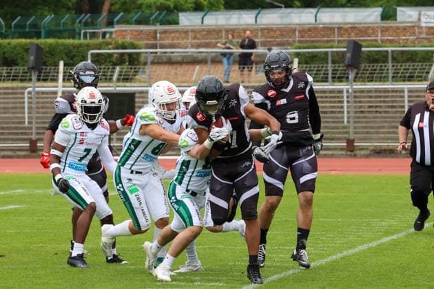 2026 05 30, Berlin Rebels vs Schwäbisch Hall Unicorns, GFL, Mommsenstadion, Berlin Jermaine Eniyagu Berlin Rebels, 17 runs with the ball