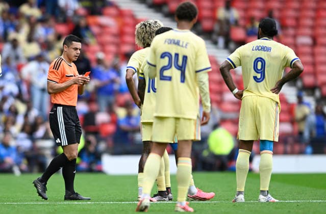 Glasgow, Scotland, 30th May 2026. Jurgen Locadia of Curacao is sent off during the Scotland vs Curacao International Friendly, Länderspiel, Nationalmannschaft match at Hampden Park, Glasgow. Picture credit should read: Neil Hanna Sportimage EDITORIAL USE ONLY. No use with unauthorised audio, video, data, fixture lists, club league logos or live services. Online in-match use limited to 120 images, no video emulation. No use in betting, games or single club league player publications. SPI_085_NH_Scotland_Curacao SPI-4830-0085