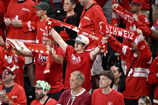 LKS 20260530 Fans of team Switzerland cheers during the 2026 IIHF Ice hockey, Eishockey World Championships semi-final match between Switzerland and Norway in Zurich on May 30, 2026. - RONI REKOMAA Zürich Switzerland V2g9TwtF7WA  Copyright: xRonixRekomaax V2g9TwtF7WA