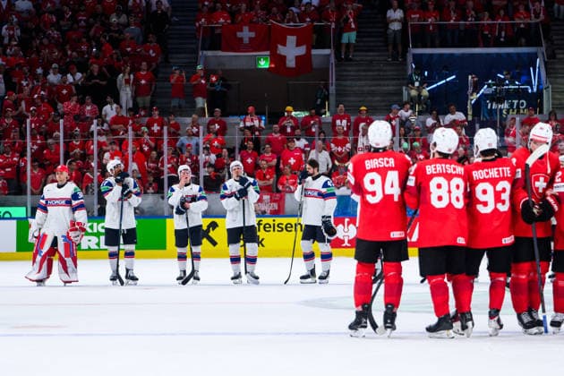 260530 Goaltender Tobias Normann, Andreas Martinsen, Eskild Bakke Olsen and Adrian Saxrud Danielsen of Norway looks dejected after the 2026 IIHF Ice Hockey World Championship semifinal match between Switzerland and Norway on May 30, 2026 in Zurich Photo Jesper Zerman BILDBYRAN kod JZ JZ0737 ishockey ice hockey ishockey vm 2026 vm 2026 iihf world championship semifinal semifinals switzerland schweiz norge norway bbeng  Copyright: JESPERxZERMAN BB260530JZ068