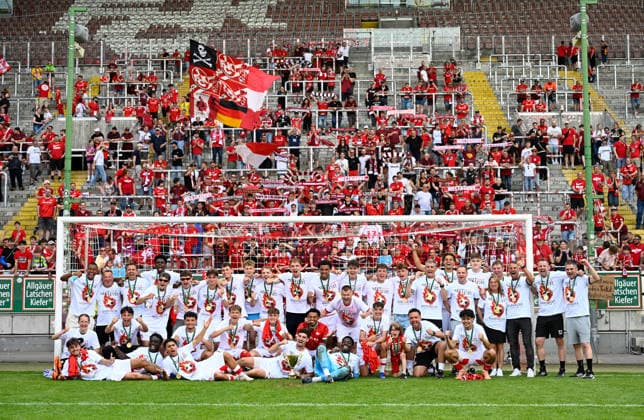 Football Oberliga season 2025 26 Fritz Walter Stadium 30 052026 1 FC KaiserslauternU21 fck FV Eppelborn ep 5 0 Group photo in front of the Westkurve 1 FC Kaiserslautern