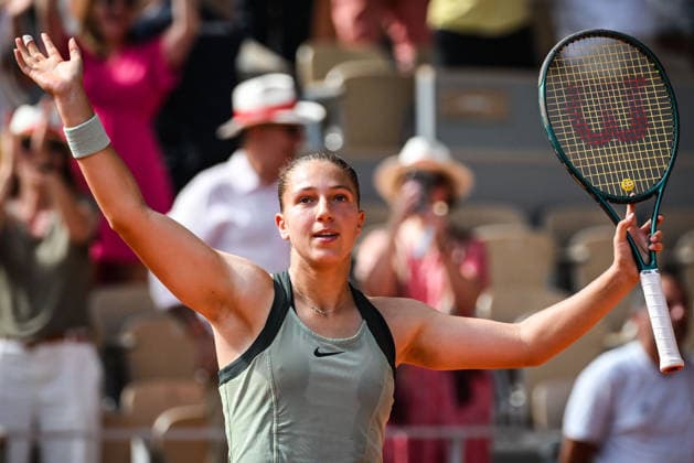 May 30, 2026, Paris, France, France: Diane PARRY of France celebrates his victory during the seventh day of the Roland-Garros 2026, French Open 2026, Grand Slam tennis tournament at Roland-Garros Stadium on May 30, 2026 in Paris, France. Roland Garros 2026 - Day 7  - ZUMAm308 20260530_zsp_m308_025 Copyright: xMatthieuxMirvillex