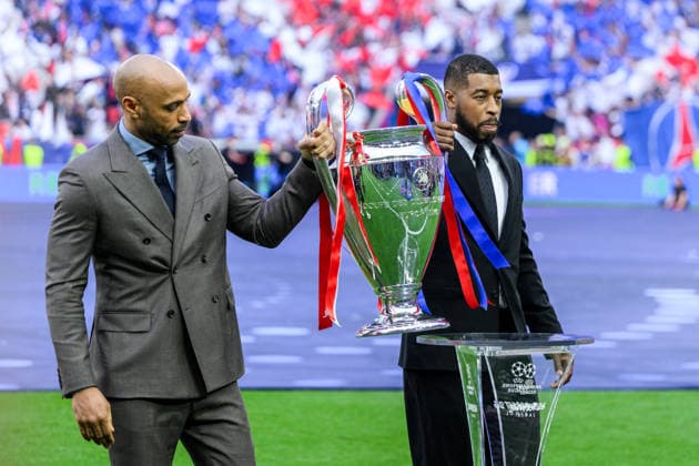 260530 Presnel Kimpembe and Thierry Henry with the trophy ahead of the UEFA Champions League final match between Paris Saint Germain and Arsenal on May 30, 2026 in Budapest Photo Maxim Thore BILDBYRAN kod MT MT1056 fotboll football soccer fotball uefa champions league champions league paris saint germain arsenal bbeng  Copyright: MAXIMxTHORE BB260530MT050
