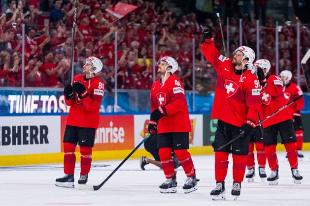 ZURICH, SWITZERLAND - MAY 30: The Swiss Team celebrating their 6:0 win during the Half Finals - Match 61 between Switzerland and Norway at the IIHF Ice hockey, Eishockey World Championship, WM, Weltmeisterschaft 2026, Swiss Life Arena on May 30, 2026 in Zurich, Switzerland. Zurich Switzerland Copyright: xTimoxSteinx