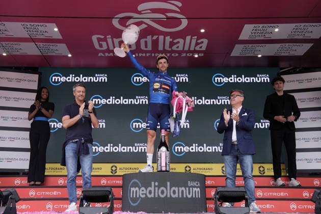 Italy™s Giulio Ciccone of Lidl-Trek (Azure jersey) on the podium during Stage 20 of the Giro d™Italia, from Gemona del Friuli to Piancavallo, Italy, Saturday,May 30, 2026.  Copyright: xMassimoxPaolonex xLaPressex