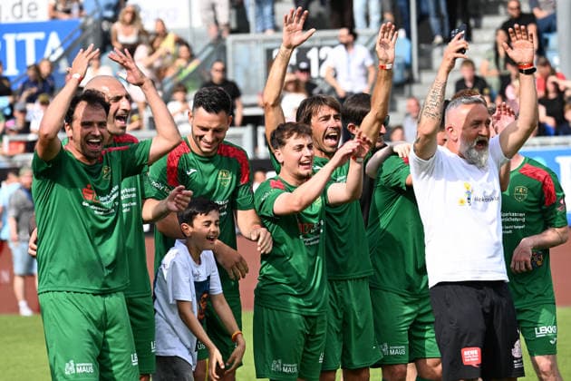 30 05 2026, xsvx, Football Langholz Cup 2026, v l Cheers, joy, emotions about the victory at the Kreisliga Allstars Wiesbaden