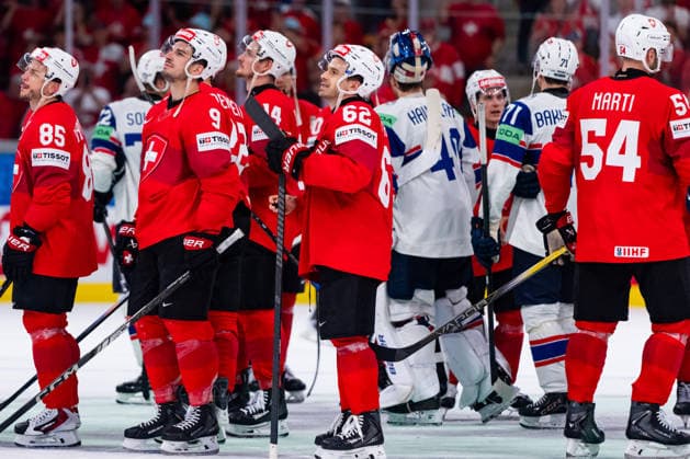 ZURICH, SWITZERLAND - MAY 30: The Swiss Team celebrating their 6:0 win during the Half Finals - Match 61 between Switzerland and Norway at the IIHF Ice hockey, Eishockey World Championship, WM, Weltmeisterschaft 2026, Swiss Life Arena on May 30, 2026 in Zurich, Switzerland. Zurich Switzerland Copyright: xTimoxSteinx